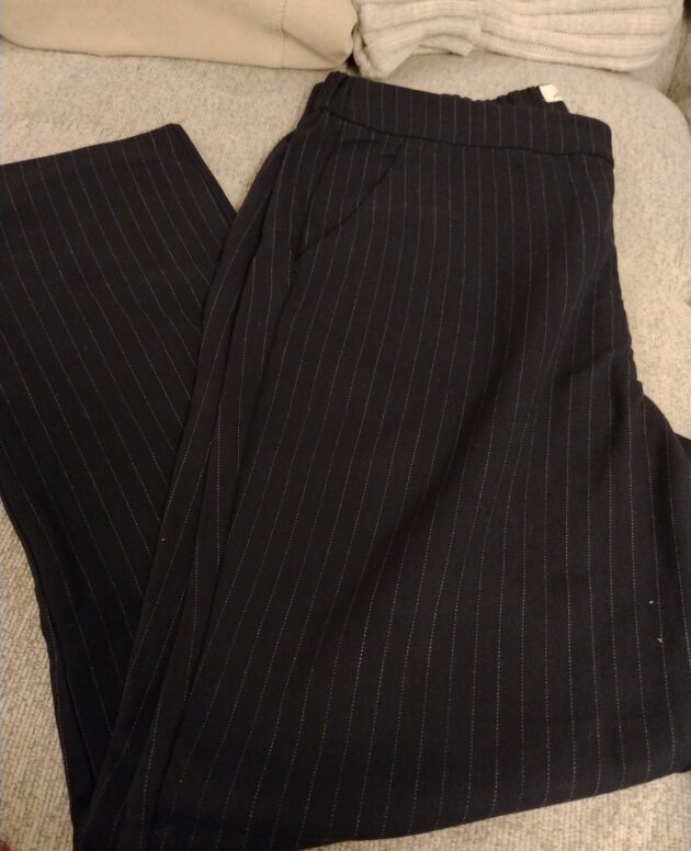 Pantalon noir rayé 42